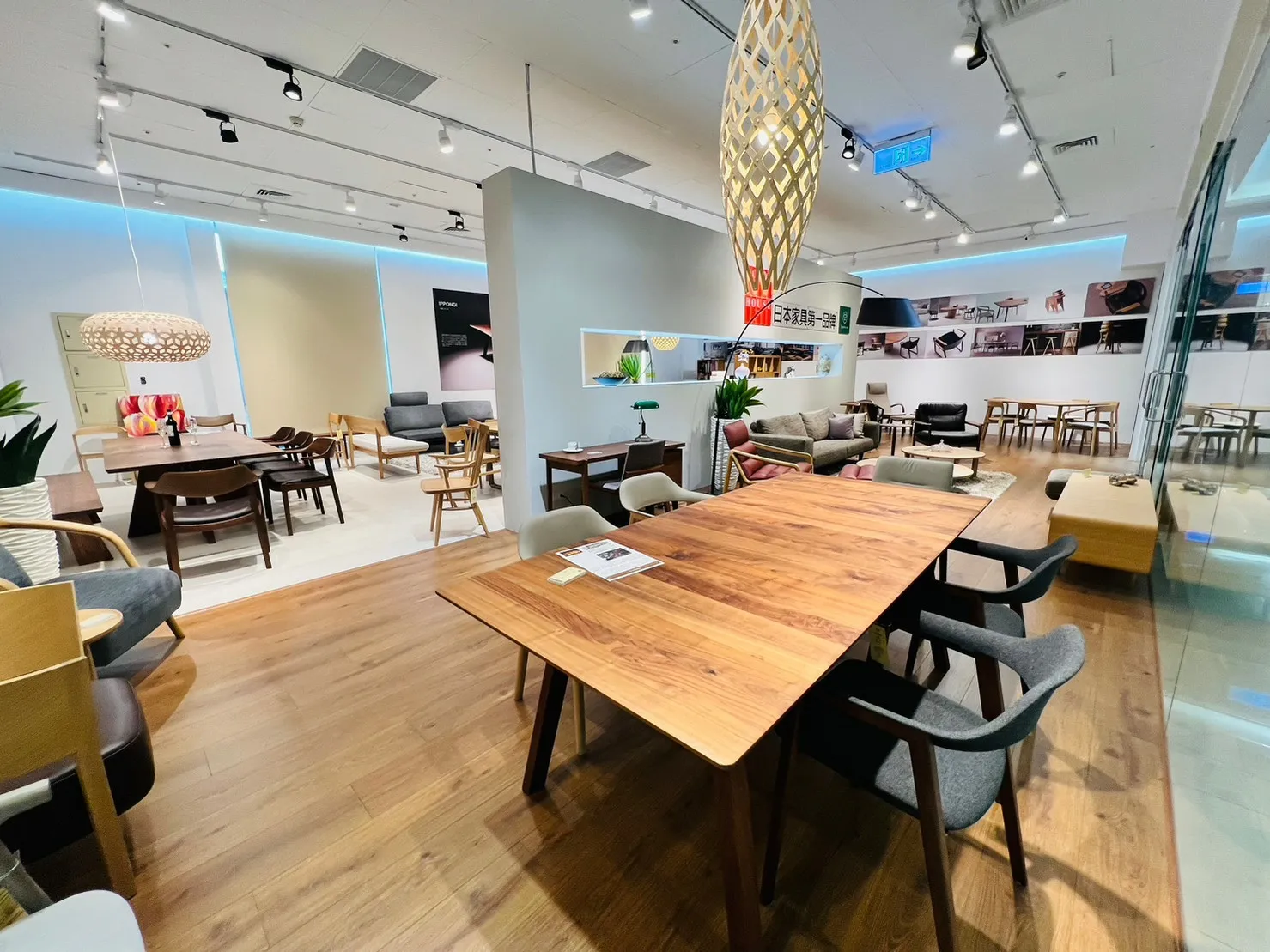 LINE_ALBUM_日本家具第一品牌CondeHouse日本北海道自然風情 彎曲木匠人工藝_221007_24.jpg
