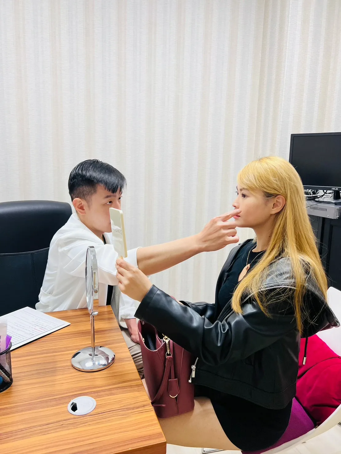 LINE_ALBUM_中山璀璨診所 4D皮秒PICOPLUS廖偉捷醫師神之手一次解決肌膚斑點毛孔問題 亞洲肌膚_27.jpg